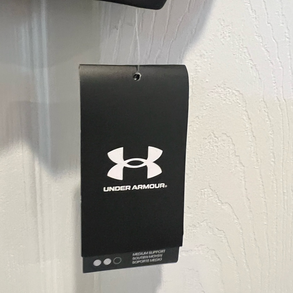 🆕 NWT Under Armour Infinity Mid 2.0 Black Sports Bra with Logo Straps - Picture 4 of 8